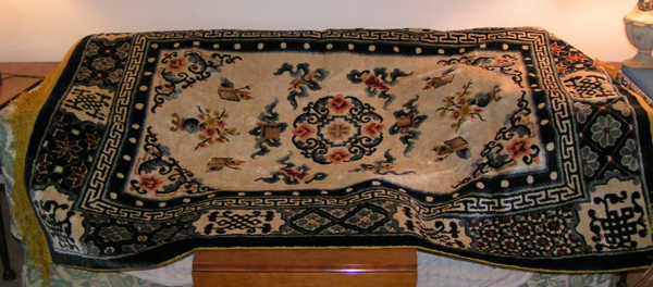 Peking Design Covered Field and Medallion
