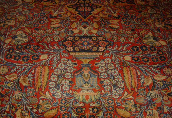 Floral Pattern design in Field of Sarouk Carpet