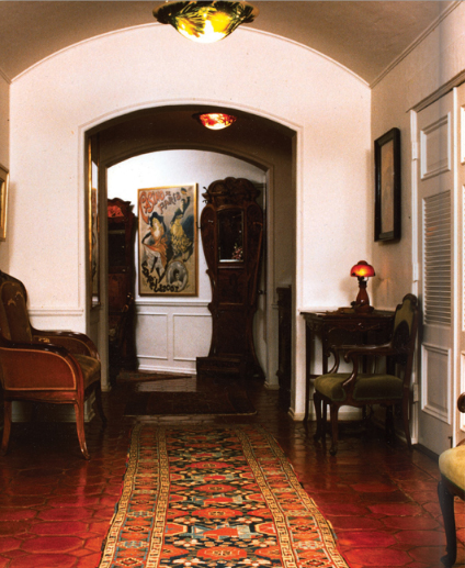 Runner from Streisands Home